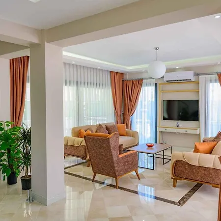Luxury 4 Bedroom With Private Pool, 1003 *