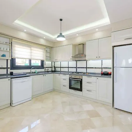 Luxury 4 Bedroom With Private Pool, 1003 *