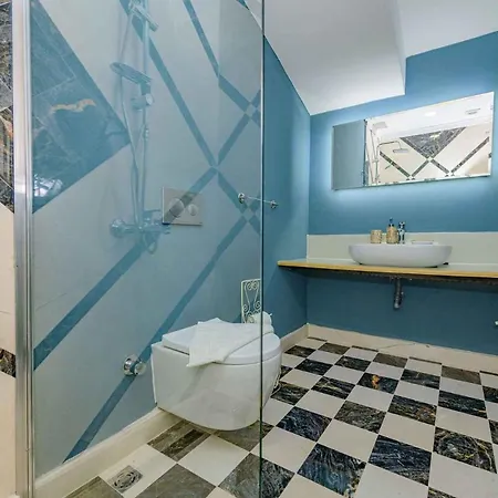 Luxury 4 Bedroom With Private Pool, 1003 فتحية