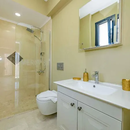Luxury 4 Bedroom With Private Pool, 1003 *