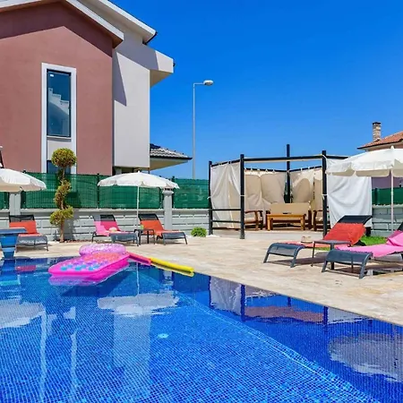 Luxury 4 Bedroom With Private Pool, 1003 فيلة